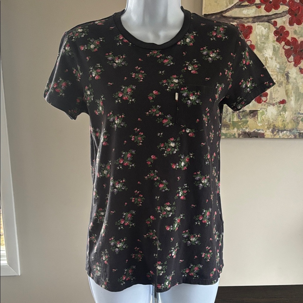 Levi’s floral pocket perfect crew
